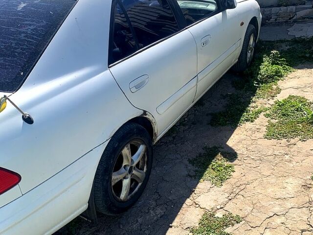 Белый Мазда 626, объемом двигателя 1.8 л и пробегом 292 тыс. км за 3200 $, фото 1 на Automoto.ua