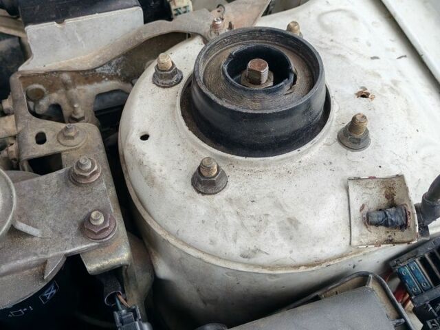 Белый Мазда 626, объемом двигателя 2 л и пробегом 300 тыс. км за 1800 $, фото 11 на Automoto.ua