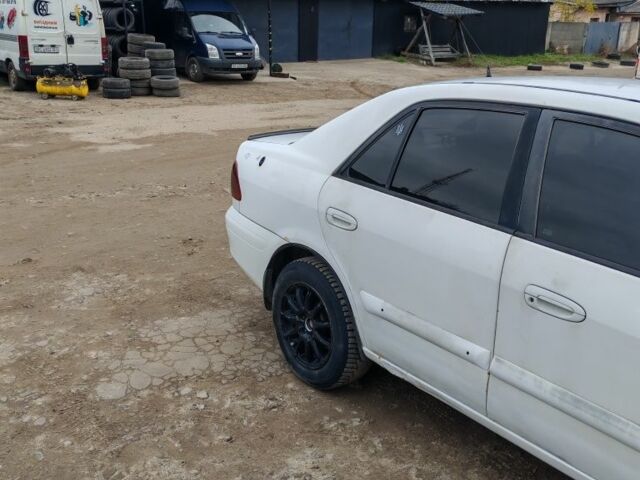 Белый Мазда 626, объемом двигателя 2 л и пробегом 300 тыс. км за 1800 $, фото 2 на Automoto.ua