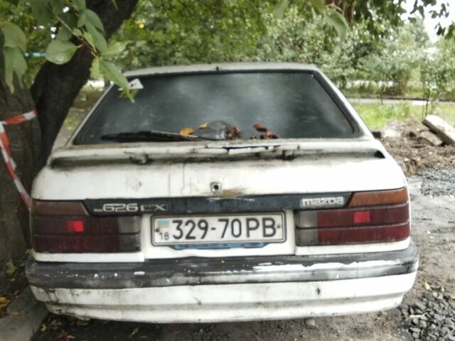 Белый Мазда 626, объемом двигателя 0 л и пробегом 400 тыс. км за 250 $, фото 1 на Automoto.ua