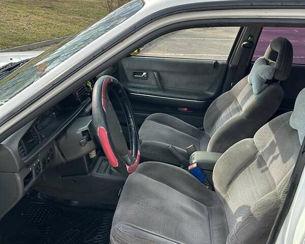 Белый Мазда 626, объемом двигателя 2 л и пробегом 358 тыс. км за 1400 $, фото 8 на Automoto.ua