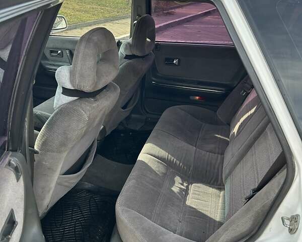 Белый Мазда 626, объемом двигателя 2 л и пробегом 358 тыс. км за 1400 $, фото 6 на Automoto.ua