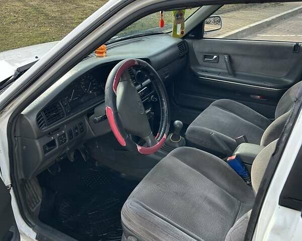 Белый Мазда 626, объемом двигателя 2 л и пробегом 358 тыс. км за 1400 $, фото 7 на Automoto.ua