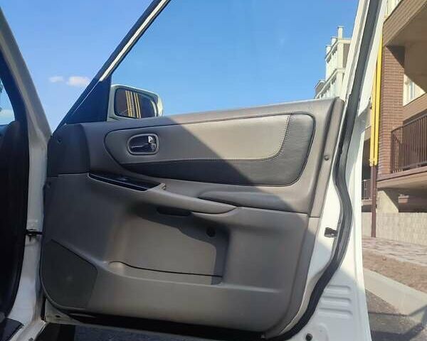 Белый Мазда 626, объемом двигателя 2 л и пробегом 610 тыс. км за 1750 $, фото 11 на Automoto.ua