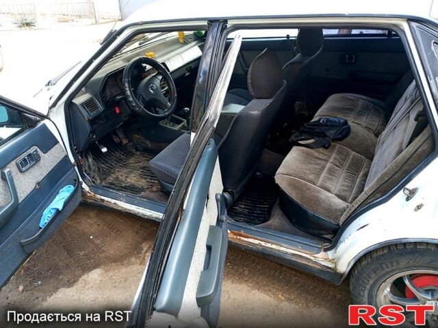 Білий Мазда 626, об'ємом двигуна 20 л та пробігом 407 тис. км за 1450 $, фото 5 на Automoto.ua