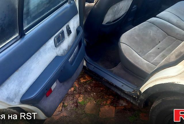 Білий Мазда 626, об'ємом двигуна 2 л та пробігом 350 тис. км за 1100 $, фото 1 на Automoto.ua