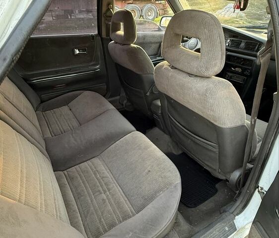 Білий Мазда 626, об'ємом двигуна 2 л та пробігом 225 тис. км за 1100 $, фото 6 на Automoto.ua