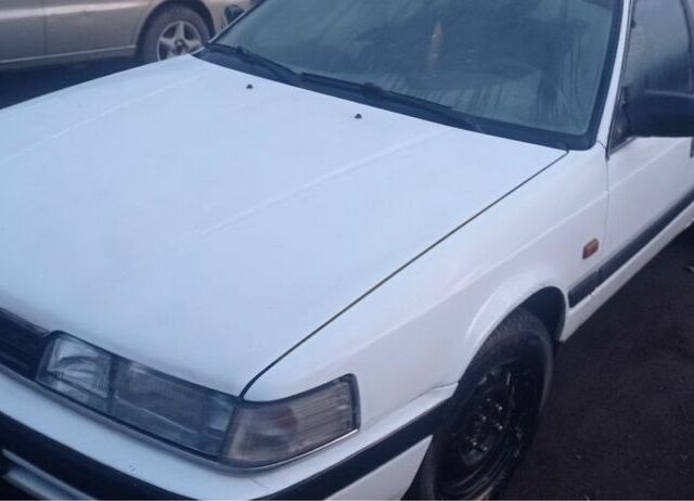 Белый Мазда 626, объемом двигателя 2 л и пробегом 255 тыс. км за 1100 $, фото 3 на Automoto.ua