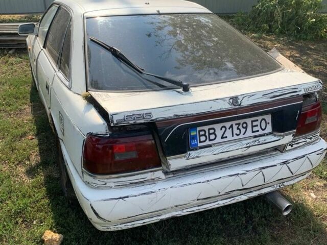 Белый Мазда 626, объемом двигателя 2 л и пробегом 300 тыс. км за 523 $, фото 3 на Automoto.ua