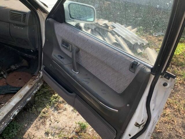 Белый Мазда 626, объемом двигателя 2 л и пробегом 300 тыс. км за 523 $, фото 6 на Automoto.ua