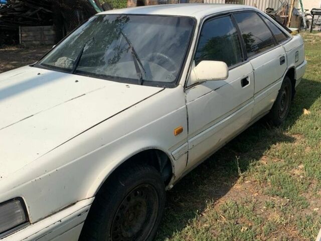 Белый Мазда 626, объемом двигателя 2 л и пробегом 300 тыс. км за 523 $, фото 1 на Automoto.ua