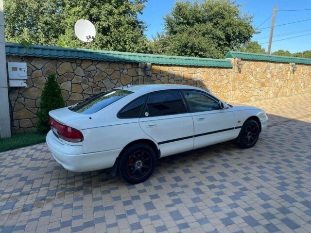 Белый Мазда 626, объемом двигателя 2 л и пробегом 146 тыс. км за 2250 $, фото 2 на Automoto.ua