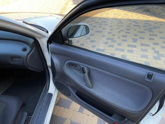 Белый Мазда 626, объемом двигателя 2 л и пробегом 146 тыс. км за 2250 $, фото 18 на Automoto.ua