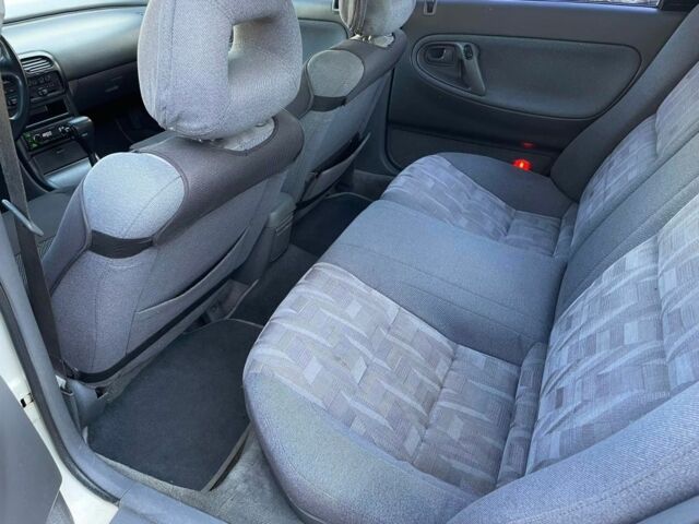 Белый Мазда 626, объемом двигателя 2 л и пробегом 146 тыс. км за 2250 $, фото 12 на Automoto.ua