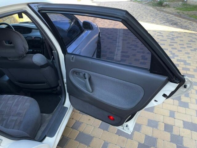 Белый Мазда 626, объемом двигателя 2 л и пробегом 146 тыс. км за 2250 $, фото 13 на Automoto.ua