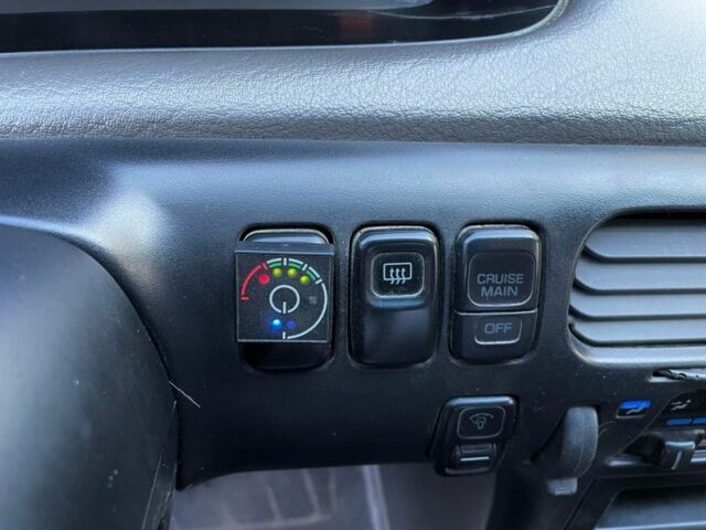 Белый Мазда 626, объемом двигателя 2 л и пробегом 146 тыс. км за 2250 $, фото 8 на Automoto.ua