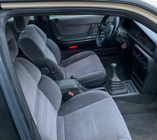 Бежевый Мазда 626, объемом двигателя 2 л и пробегом 210 тыс. км за 1800 $, фото 3 на Automoto.ua