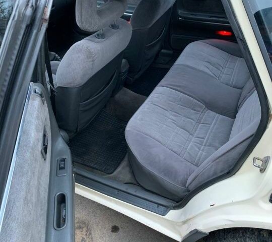 Бежевый Мазда 626, объемом двигателя 2 л и пробегом 210 тыс. км за 1800 $, фото 4 на Automoto.ua