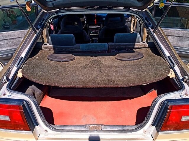 Бежевый Мазда 626, объемом двигателя 2 л и пробегом 500 тыс. км за 1150 $, фото 6 на Automoto.ua