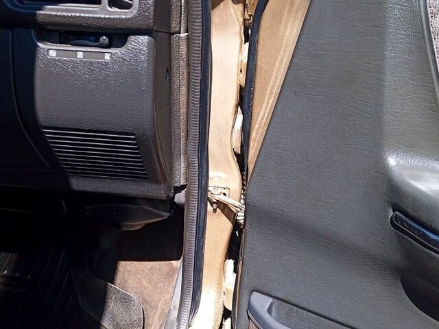 Бежевый Мазда 626, объемом двигателя 2 л и пробегом 500 тыс. км за 1150 $, фото 9 на Automoto.ua