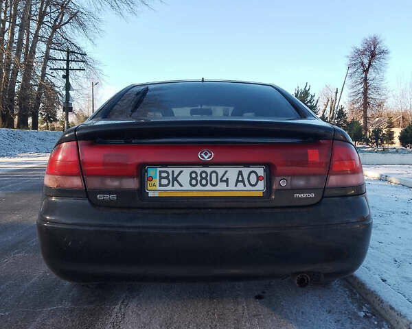 Черный Мазда 626, объемом двигателя 1.84 л и пробегом 430 тыс. км за 1900 $, фото 2 на Automoto.ua