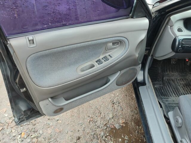 Черный Мазда 626, объемом двигателя 2 л и пробегом 573 тыс. км за 1100 $, фото 7 на Automoto.ua