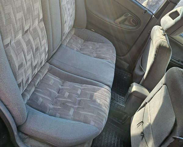 Чорний Мазда 626, об'ємом двигуна 1.99 л та пробігом 350 тис. км за 1500 $, фото 4 на Automoto.ua