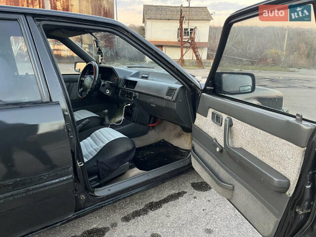 Черный Мазда 626, объемом двигателя 2 л и пробегом 420 тыс. км за 1300 $, фото 5 на Automoto.ua