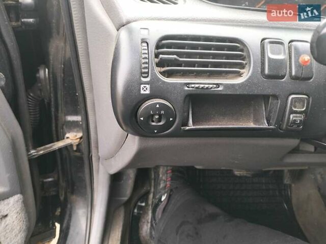 Черный Мазда 626, объемом двигателя 2 л и пробегом 410 тыс. км за 1650 $, фото 16 на Automoto.ua