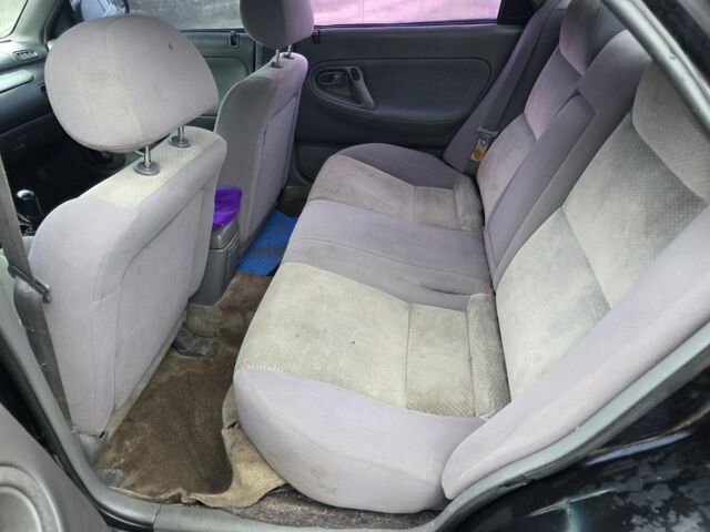 Черный Мазда 626, объемом двигателя 2 л и пробегом 250 тыс. км за 1500 $, фото 5 на Automoto.ua