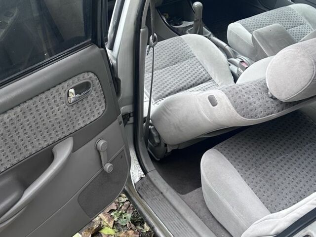 Мазда 626 2000 у Житомирі на Automoto.ua Чорний Мазда 626, об'ємом двигуна 2 л та пробігом 374 тис. км за 550 $, фото 4 на Automoto.ua