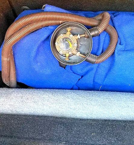 Черный Мазда 626, объемом двигателя 2 л и пробегом 208 тыс. км за 3000 $, фото 12 на Automoto.ua