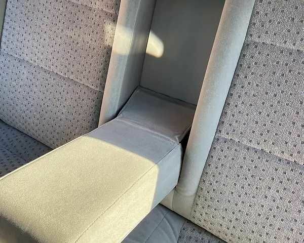 Черный Мазда 626, объемом двигателя 2 л и пробегом 210 тыс. км за 3000 $, фото 3 на Automoto.ua