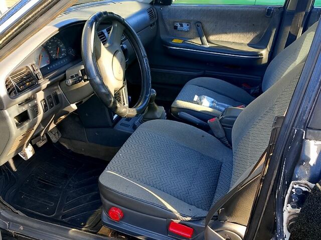 Черный Мазда 626, объемом двигателя 2 л и пробегом 300 тыс. км за 1100 $, фото 4 на Automoto.ua