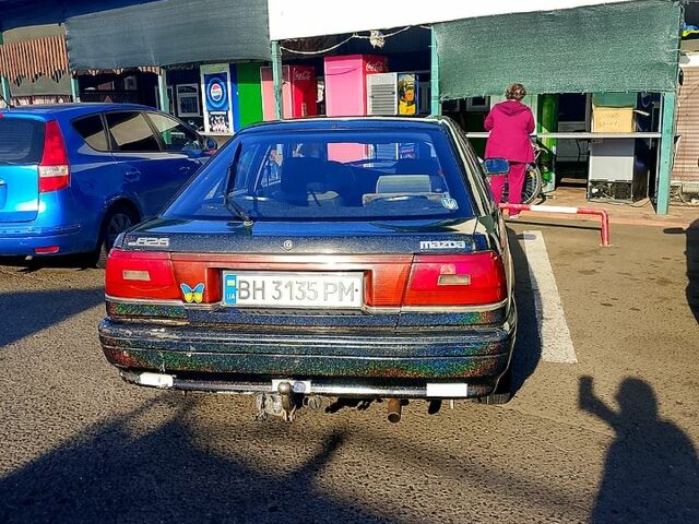 Черный Мазда 626, объемом двигателя 2 л и пробегом 300 тыс. км за 1100 $, фото 1 на Automoto.ua