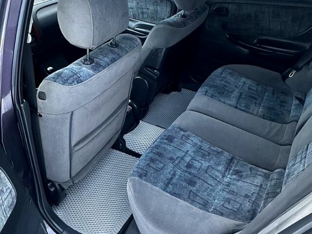 Фиолетовый Мазда 626, объемом двигателя 2 л и пробегом 350 тыс. км за 2800 $, фото 6 на Automoto.ua