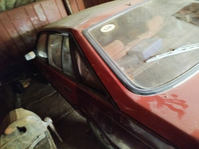 Красный Мазда 626, объемом двигателя 0 л и пробегом 100 тыс. км за 500 $, фото 3 на Automoto.ua