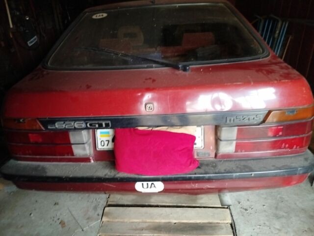 Красный Мазда 626, объемом двигателя 0 л и пробегом 100 тыс. км за 500 $, фото 1 на Automoto.ua