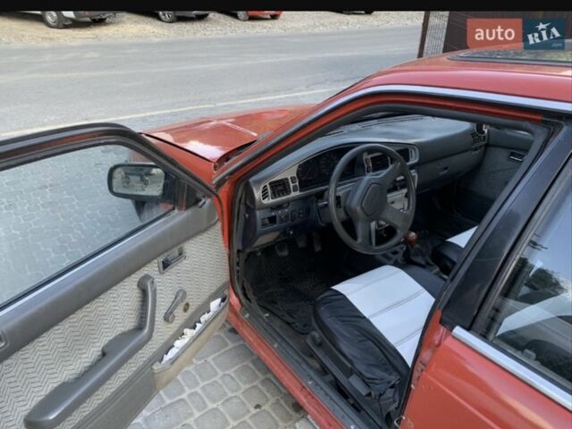 Красный Мазда 626, объемом двигателя 2 л и пробегом 500 тыс. км за 907 $, фото 4 на Automoto.ua