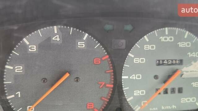 Красный Мазда 626, объемом двигателя 2 л и пробегом 214 тыс. км за 900 $, фото 1 на Automoto.ua