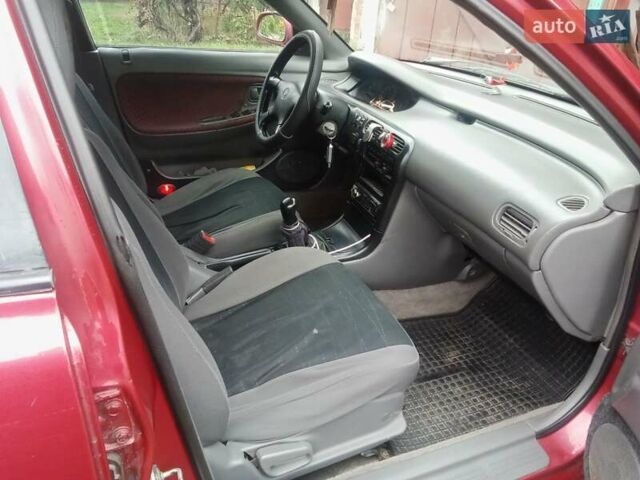 Красный Мазда 626, объемом двигателя 1.99 л и пробегом 350 тыс. км за 2600 $, фото 3 на Automoto.ua