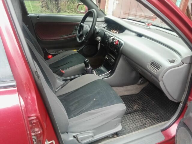 Красный Мазда 626, объемом двигателя 2 л и пробегом 350 тыс. км за 1999 $, фото 5 на Automoto.ua