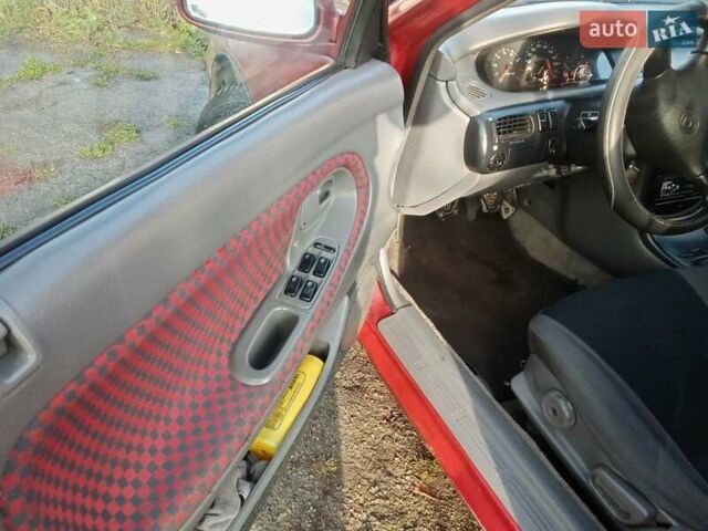 Красный Мазда 626, объемом двигателя 1.99 л и пробегом 350 тыс. км за 2600 $, фото 9 на Automoto.ua