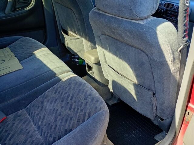 Червоний Мазда 626, об'ємом двигуна 2 л та пробігом 250 тис. км за 1750 $, фото 6 на Automoto.ua