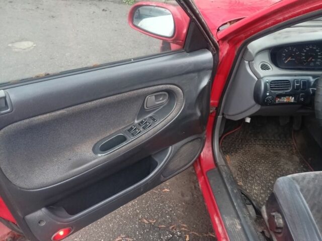 Красный Мазда 626, объемом двигателя 1.8 л и пробегом 247 тыс. км за 474 $, фото 5 на Automoto.ua