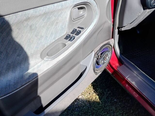 Червоний Мазда 626, об'ємом двигуна 2 л та пробігом 250 тис. км за 1750 $, фото 5 на Automoto.ua