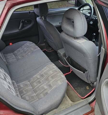 Красный Мазда 626, объемом двигателя 2 л и пробегом 455 тыс. км за 2000 $, фото 9 на Automoto.ua