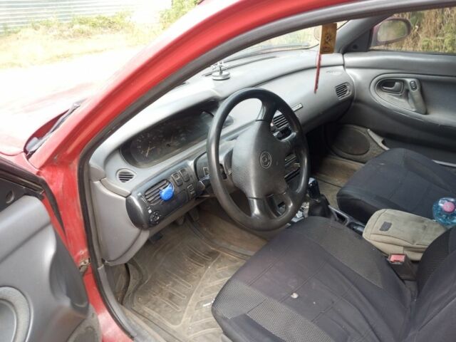 Красный Мазда 626, объемом двигателя 1.8 л и пробегом 500 тыс. км за 1900 $, фото 1 на Automoto.ua