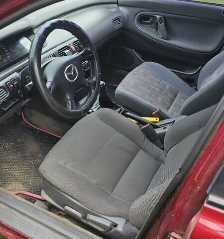 Красный Мазда 626, объемом двигателя 2 л и пробегом 455 тыс. км за 2000 $, фото 3 на Automoto.ua