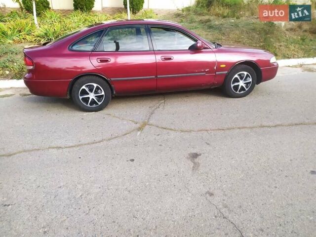 Красный Мазда 626, объемом двигателя 1.84 л и пробегом 300 тыс. км за 2000 $, фото 3 на Automoto.ua